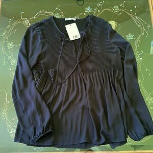 DR2 Top Black NWT